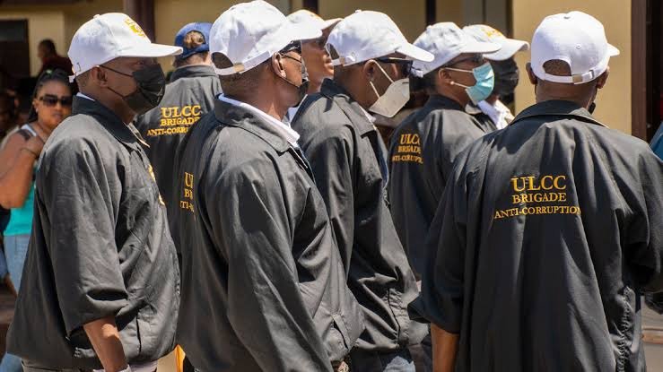 L’ULCC remet officiellement plusieurs rapports d’enquête à la justice